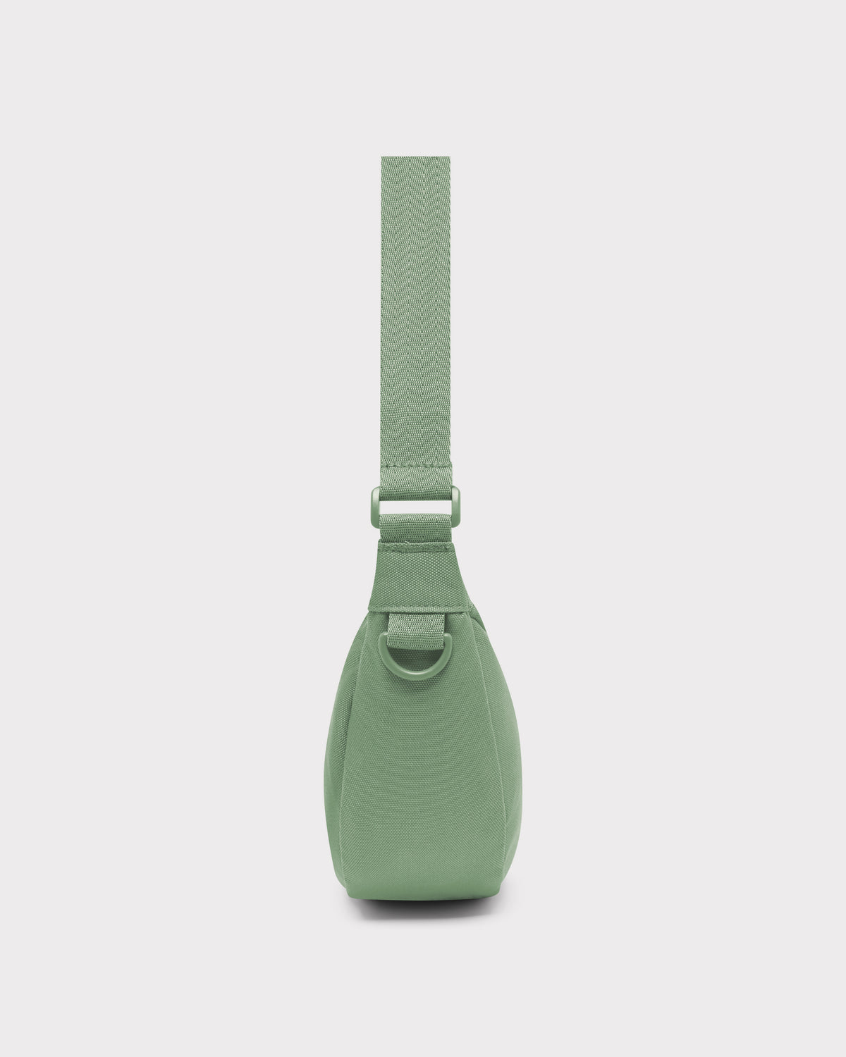Half Moon Bag Ally Small in Salbeigrün, seitliche Ansicht mit verstellbarem Gurt