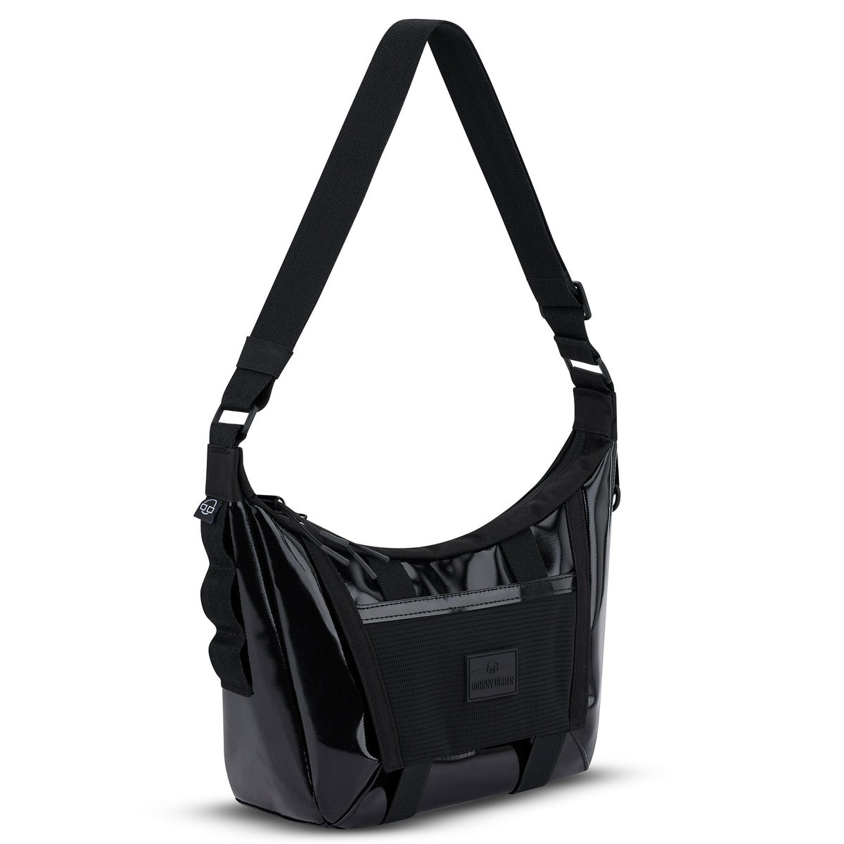 Schwarze Damen-Handtasche 'Liv' von Johnny Urban mit breitem Schultergurt und Fronttasche