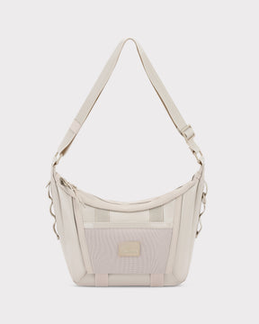 Beige Handtasche 'Liv' von Johnny Urban mit verstellbarem Schultergurt und frontaler Mesh-Tasche