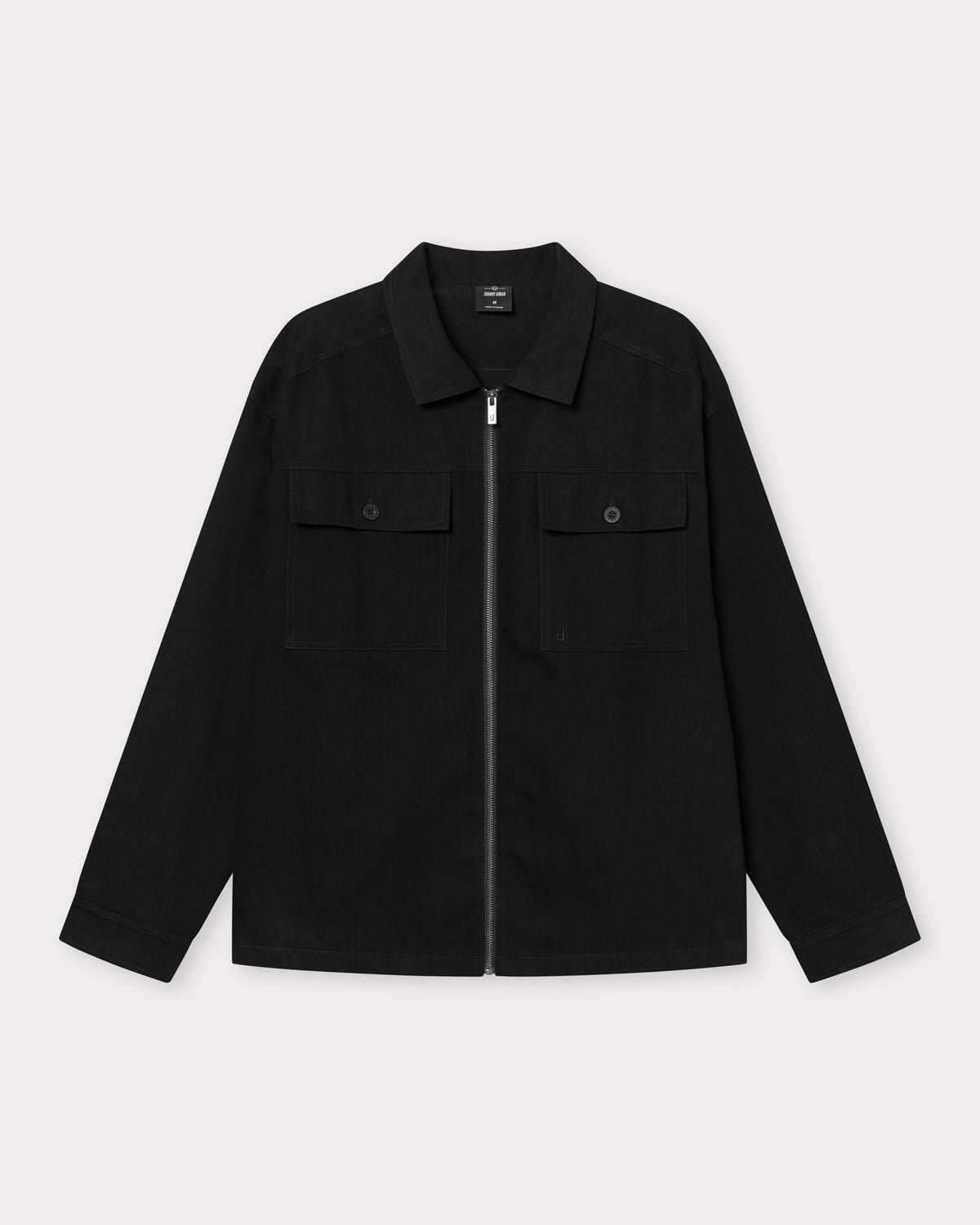 Schwarze Overshirt 'Cameron' mit Reißverschluss und zwei aufgesetzten Taschen mit Knopfklappen