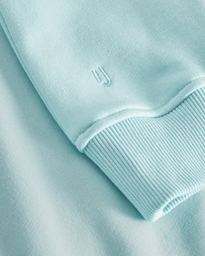 Hellblauer Oversized Hoodie "Cody" mit geripptem Ärmelbündchen und kleiner, gestickter Logo-Applikation