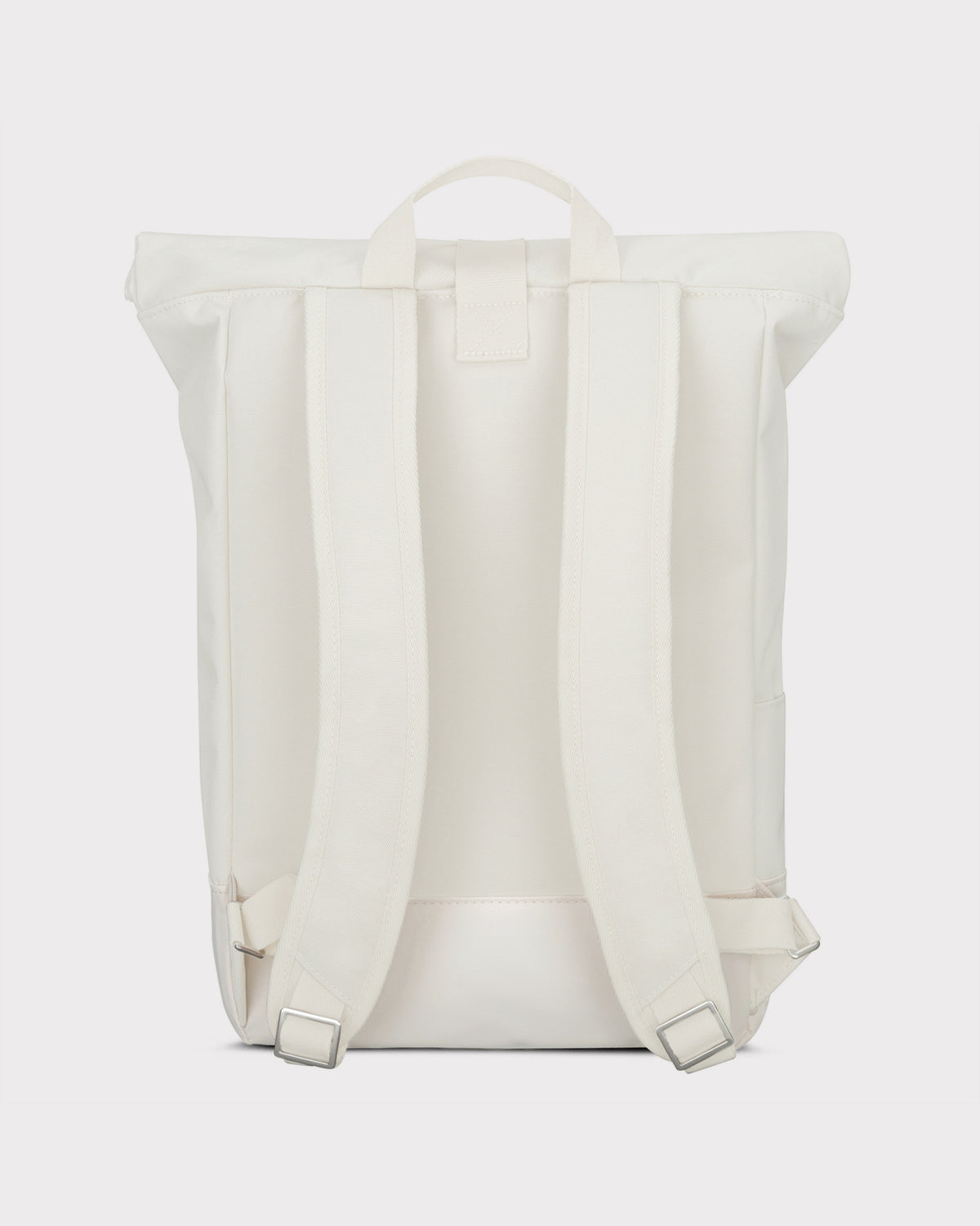 Rolltop Rucksack 'Robin Medium' in hellem Beige, Rückseite mit gepolsterten Schultergurten und Trageschlaufe