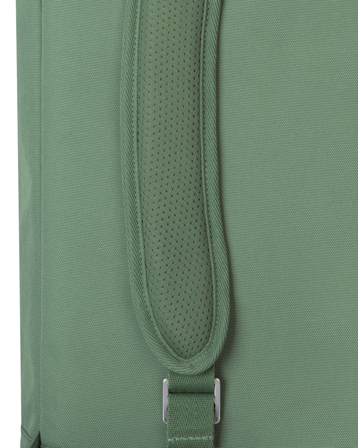 Grüner, gepolsterter Schulterriemen des Rolltop Rucksacks 'Robin Medium' aus robustem Stoff