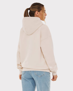 Beige Oversized Hoodie 'Cody' von hinten getragen, kombiniert mit hellblauen Jeans