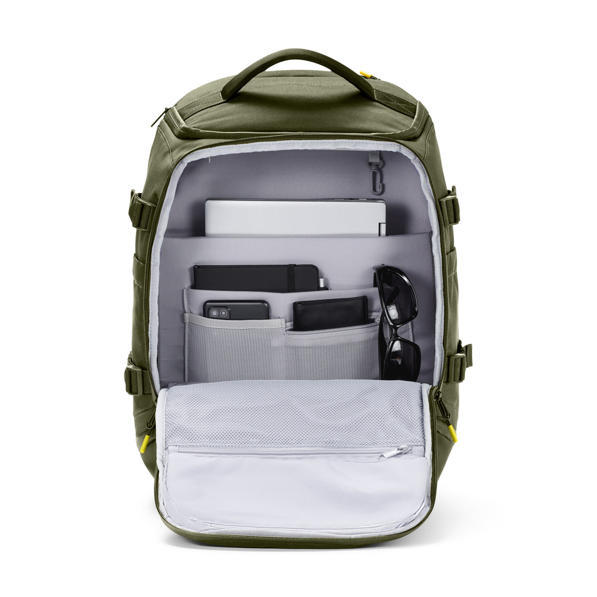 Olivgrüner Johnny Urban Rucksack 'Jack' geöffnet mit organisiertem Innenraum und Fächern für Laptop, Smartphone, Geldbörse und Sonnenbrille