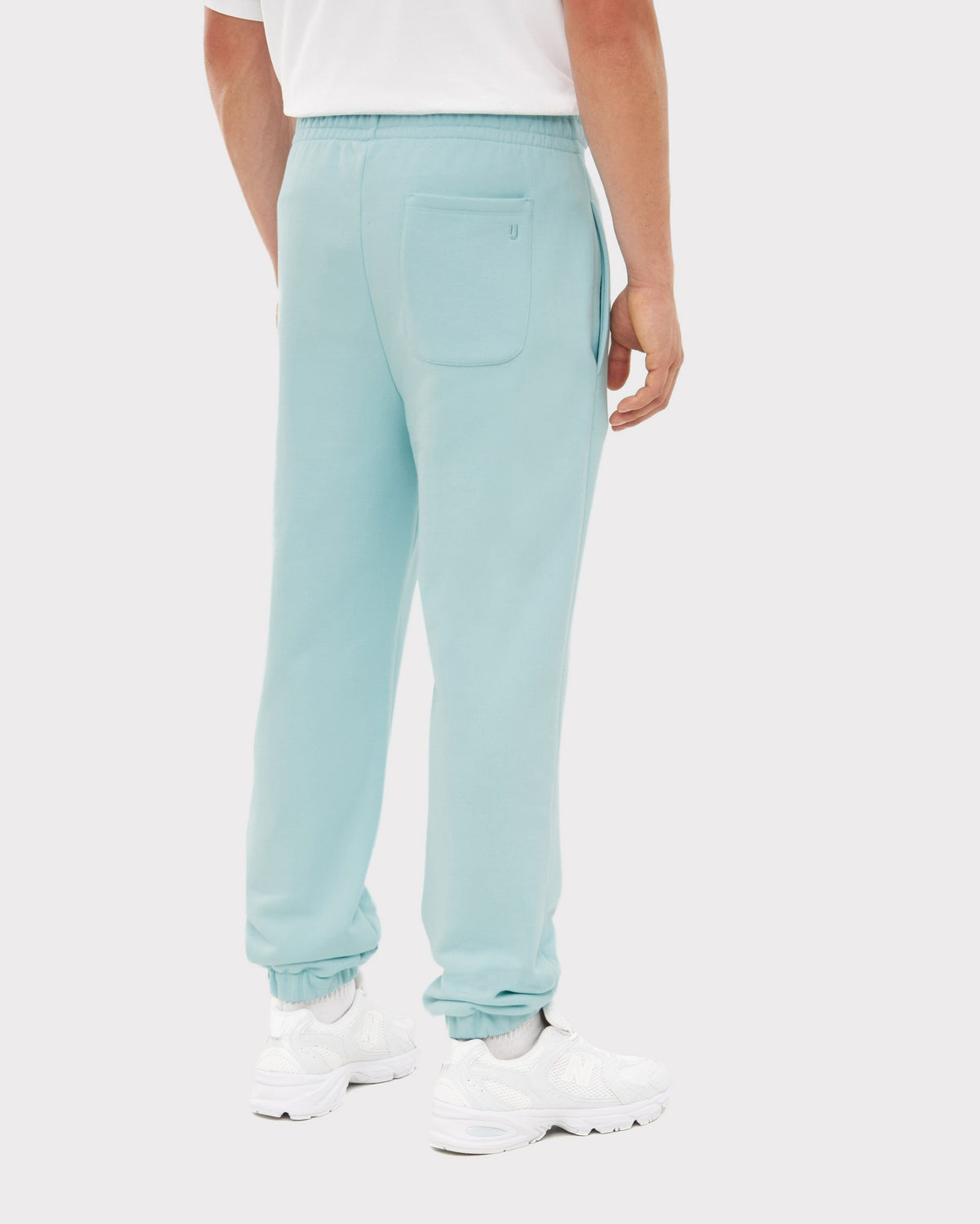 Herren-Jogginghose 'Owen' in hellblau mit elastischem Bund und Bündchen, Rückansicht