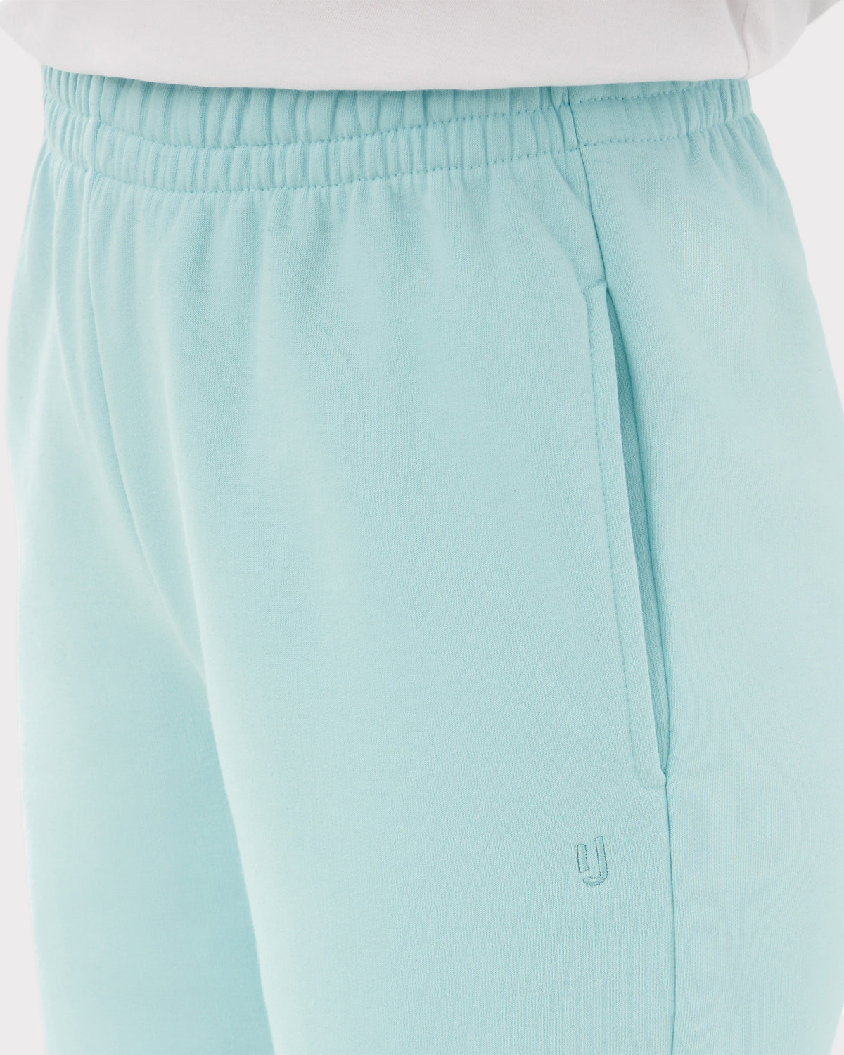 Leicht gefütterte unisex Jogginghose 'Owen' von Johnny Urban in eisblau mit elastischem Bund und eingelassenen Seitentaschen