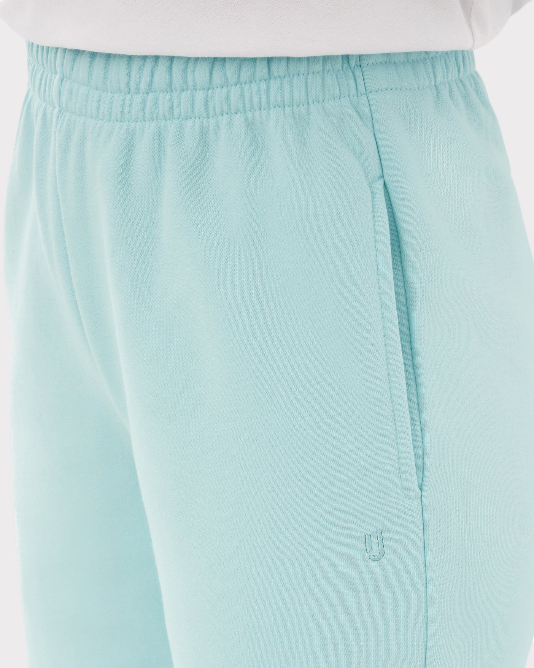 Leicht gefütterte unisex Jogginghose 'Owen' von Johnny Urban in eisblau mit elastischem Bund und eingelassenen Seitentaschen