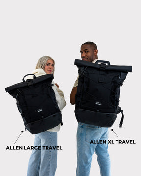 Zwei Personen tragen schwarze Reiserucksäcke 'Allen Large Travel' und 'Allen XL Travel' von Johnny Urban