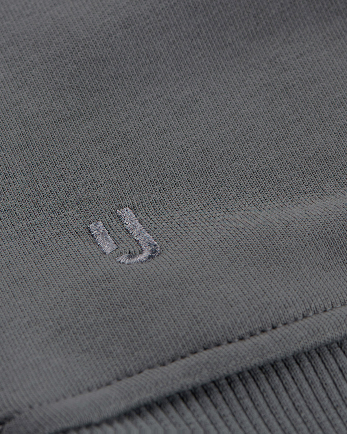 Dunkelgrauer Oversized Hoodie 'Cody' von Johnny Urban mit gesticktem Logo