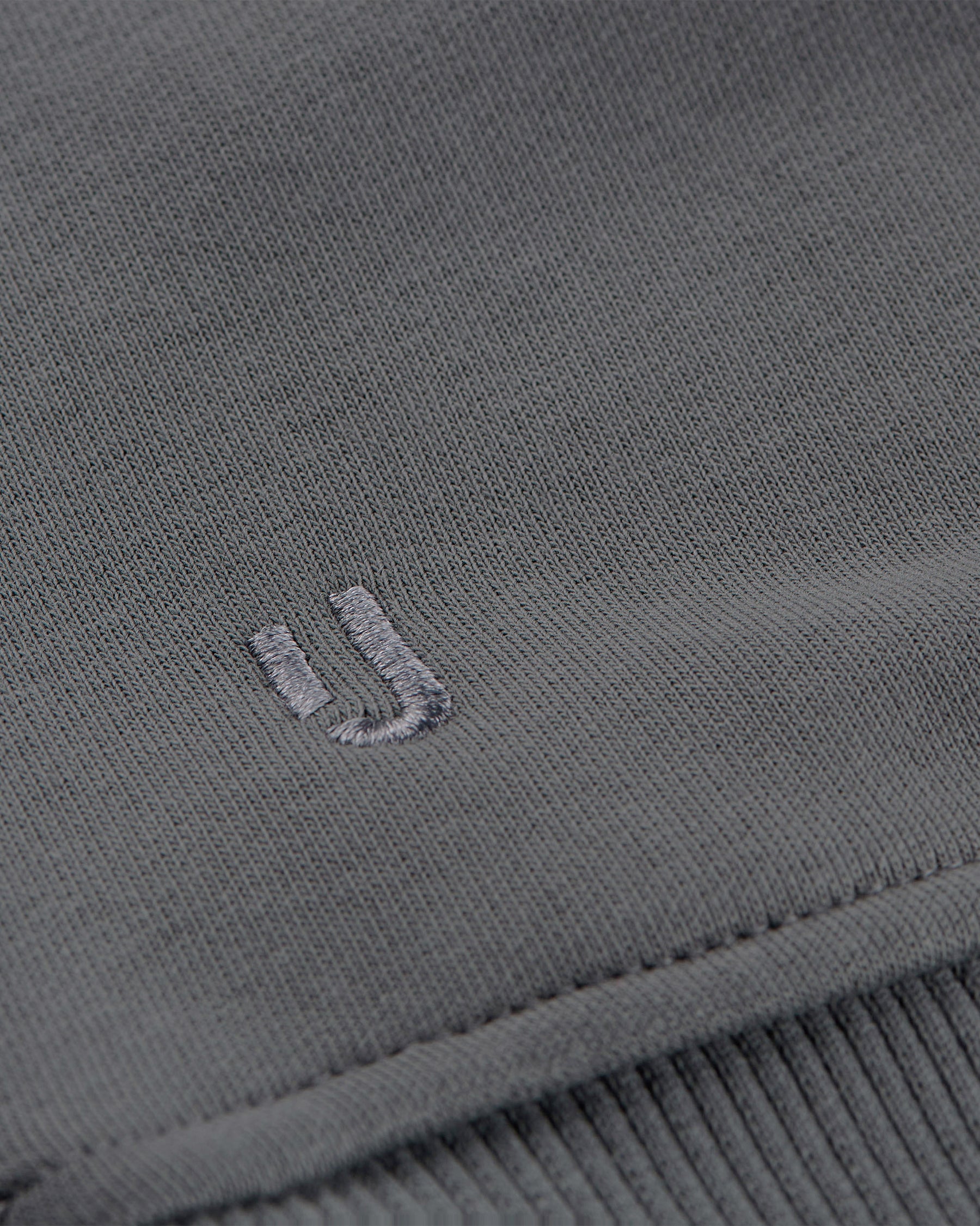 Dunkelgrauer Oversized Hoodie 'Cody' von Johnny Urban mit gesticktem Logo