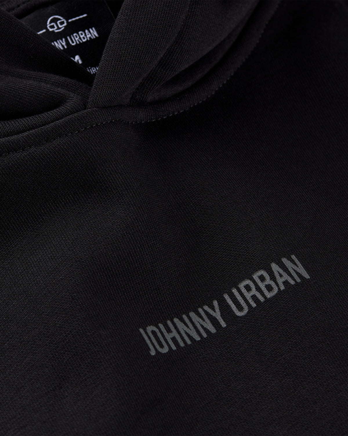 Schwarzes, oversized Johnny Urban Hoodie mit kleinem, weißem Logo 'JOHNNY URBAN' auf der Vorderseite
