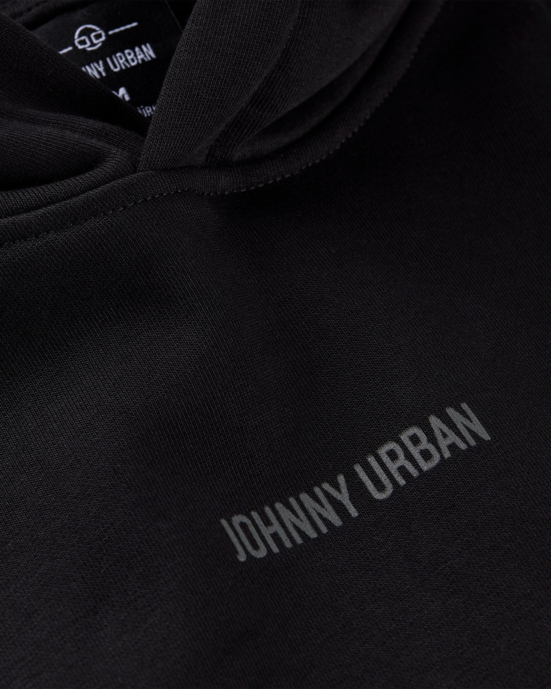 Schwarzes, oversized Johnny Urban Hoodie mit kleinem, weißem Logo 'JOHNNY URBAN' auf der Vorderseite