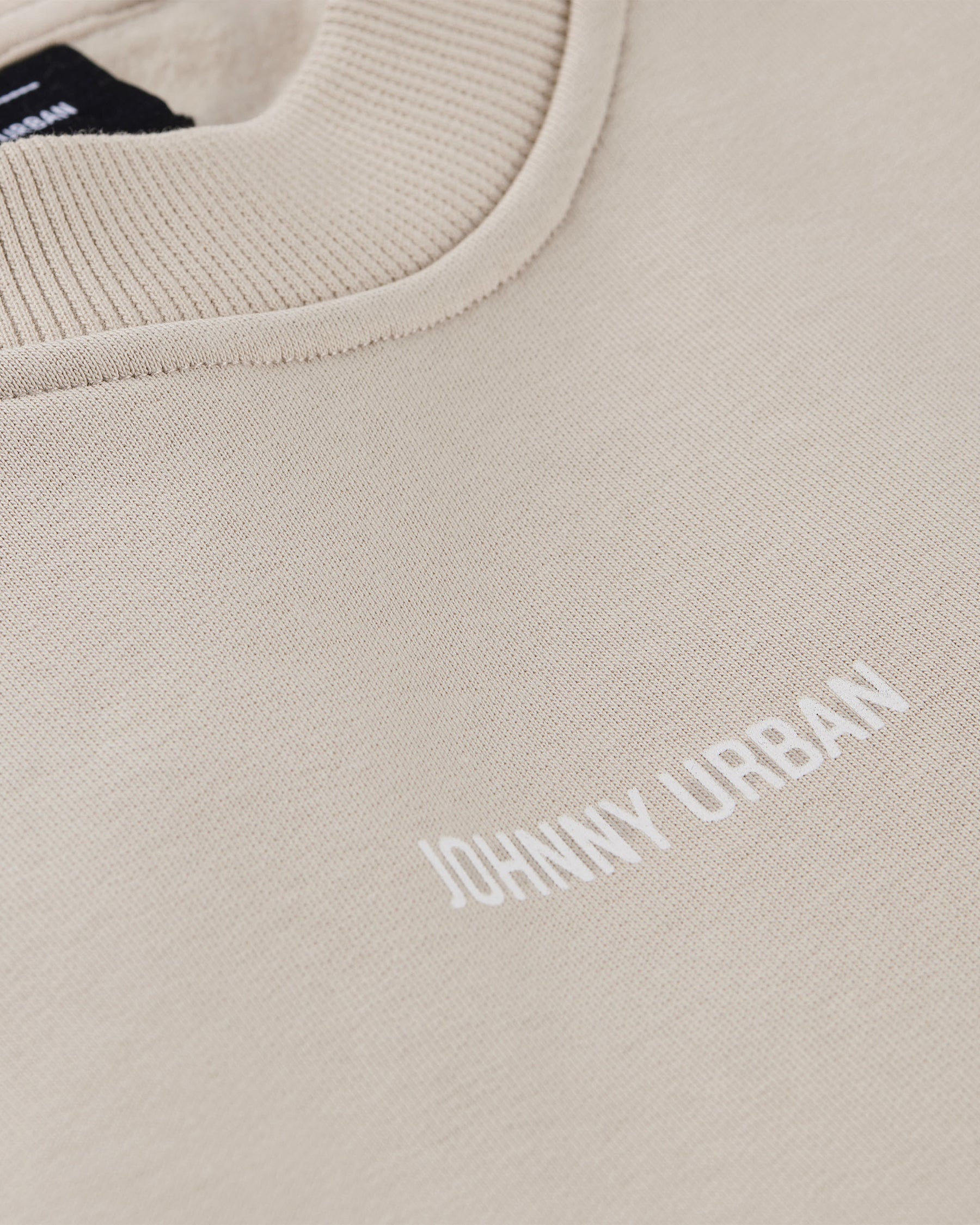 Beiger Oversized Crewneck 'Carter' mit weißem Johnny Urban Aufdruck