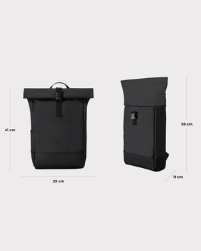 Schwarzer Rolltop-Rucksack 'Harvey Medium' von Johnny Urban, Maße 41x29x11 cm, Front- und Seitenansicht
