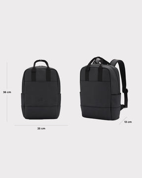 Schwarzer Rucksack „Hailey“ von Johnny Urban, rechteckig, 36x25x13 cm, mit Tragegriffen und gepolsterten Schulterriemen