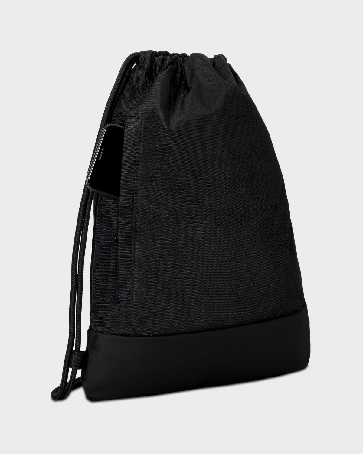 Schwarzer Turnbeutel 'Blake' von Johnny Urban mit seitlicher Tasche, aus robustem Material