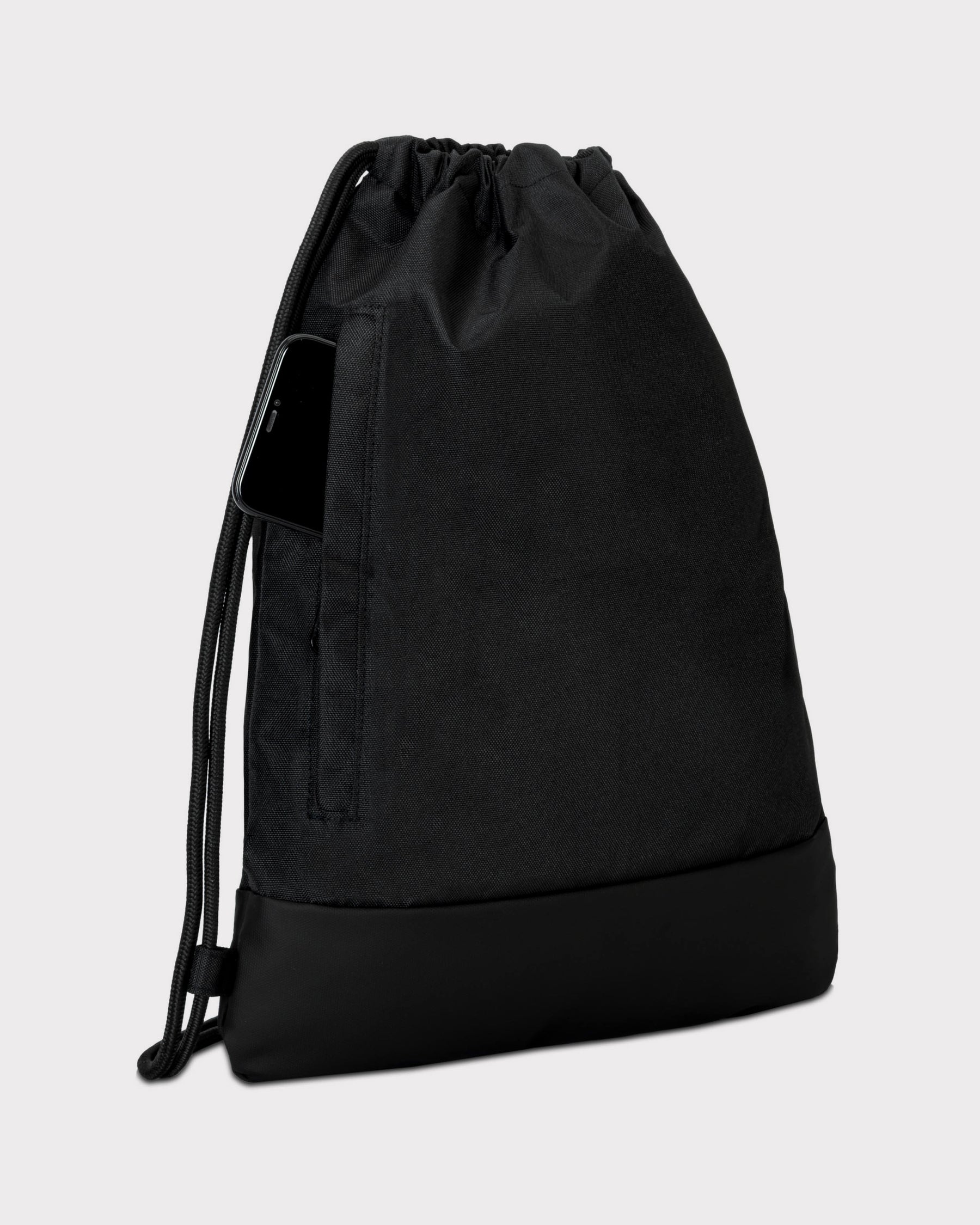 Schwarzer Turnbeutel 'Blake' von Johnny Urban mit seitlicher Tasche, aus robustem Material