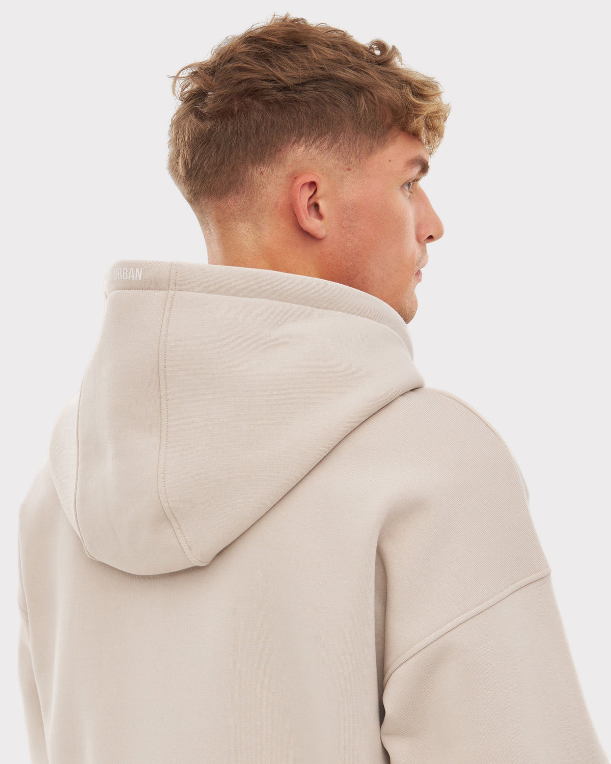 Beiger oversized Kapuzenpullover 'Caleb' für Herren mit breiter Kapuze und Nahtdetails