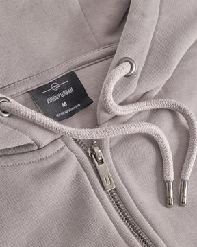 Detailansicht des Kapuzenzugs und Reißverschlusses der oversized Zip Hoodie 'Caleb' in Beige von Johnny Urban