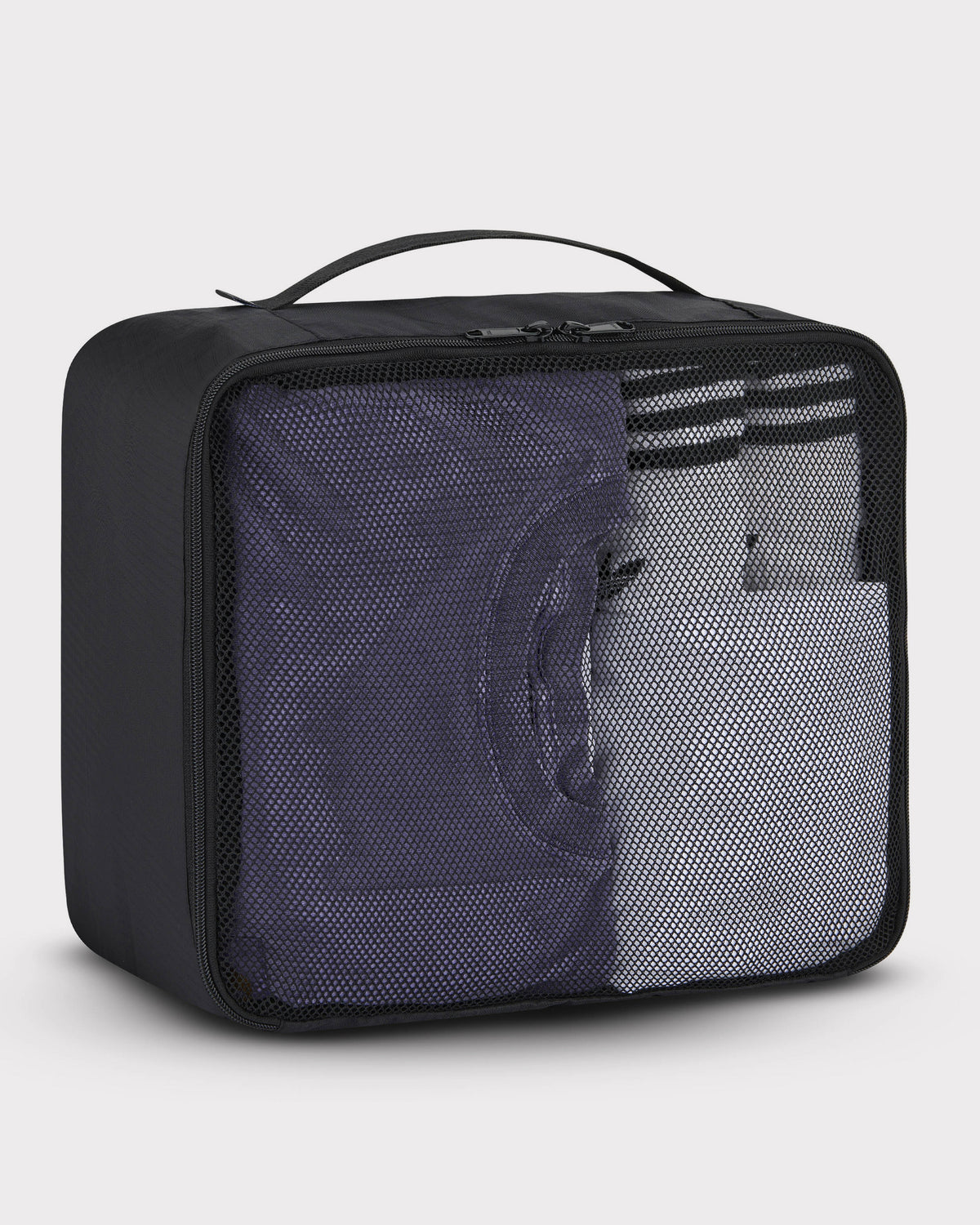 Schwarze Kleidertasche 'Zack' mit Netzfach und Griff, Kleidungsstücke sichtbar