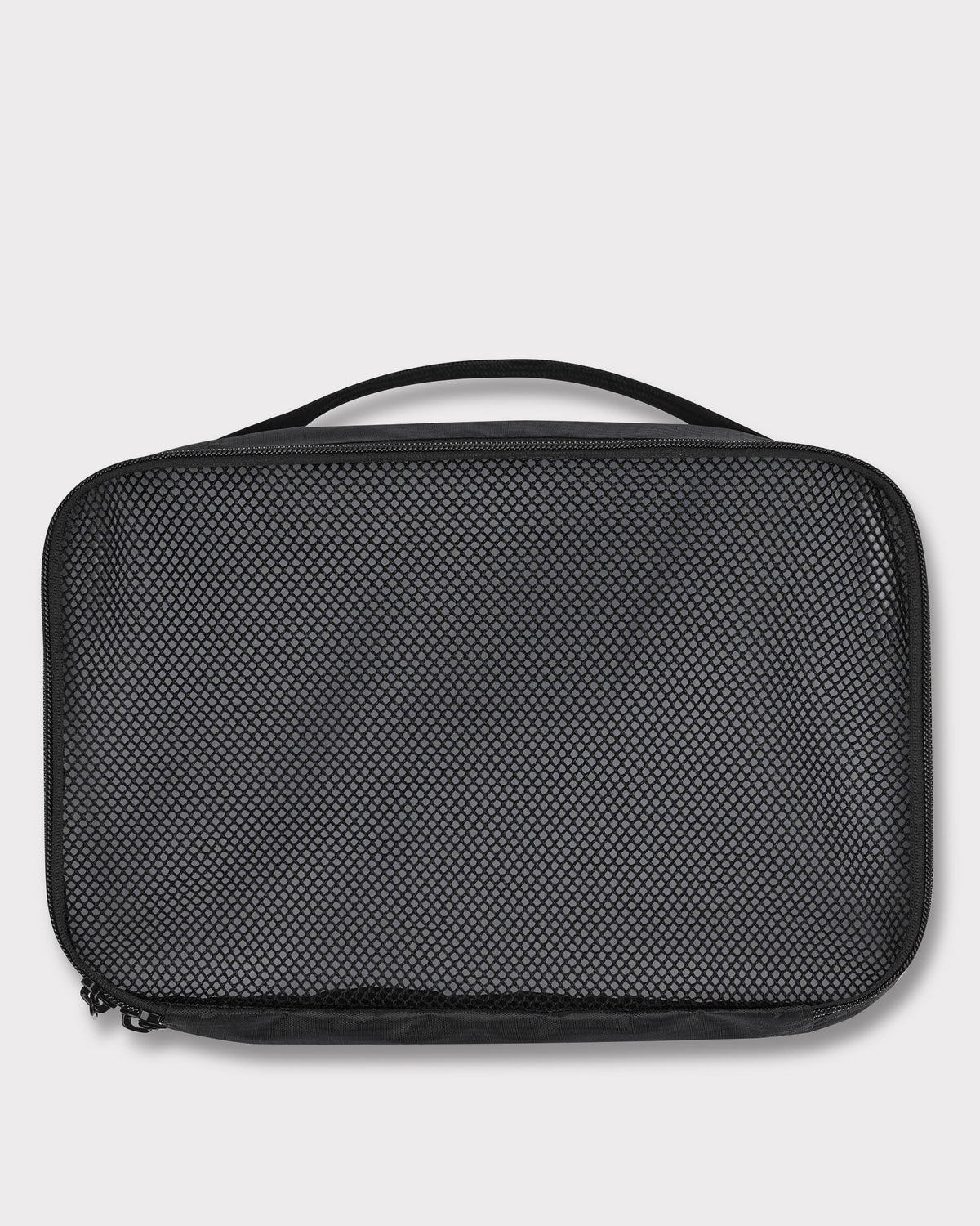 Kleidertasche 'Zack' von Johnny Urban, schwarze rechteckige Packtasche mit Netzoberseite und Griff