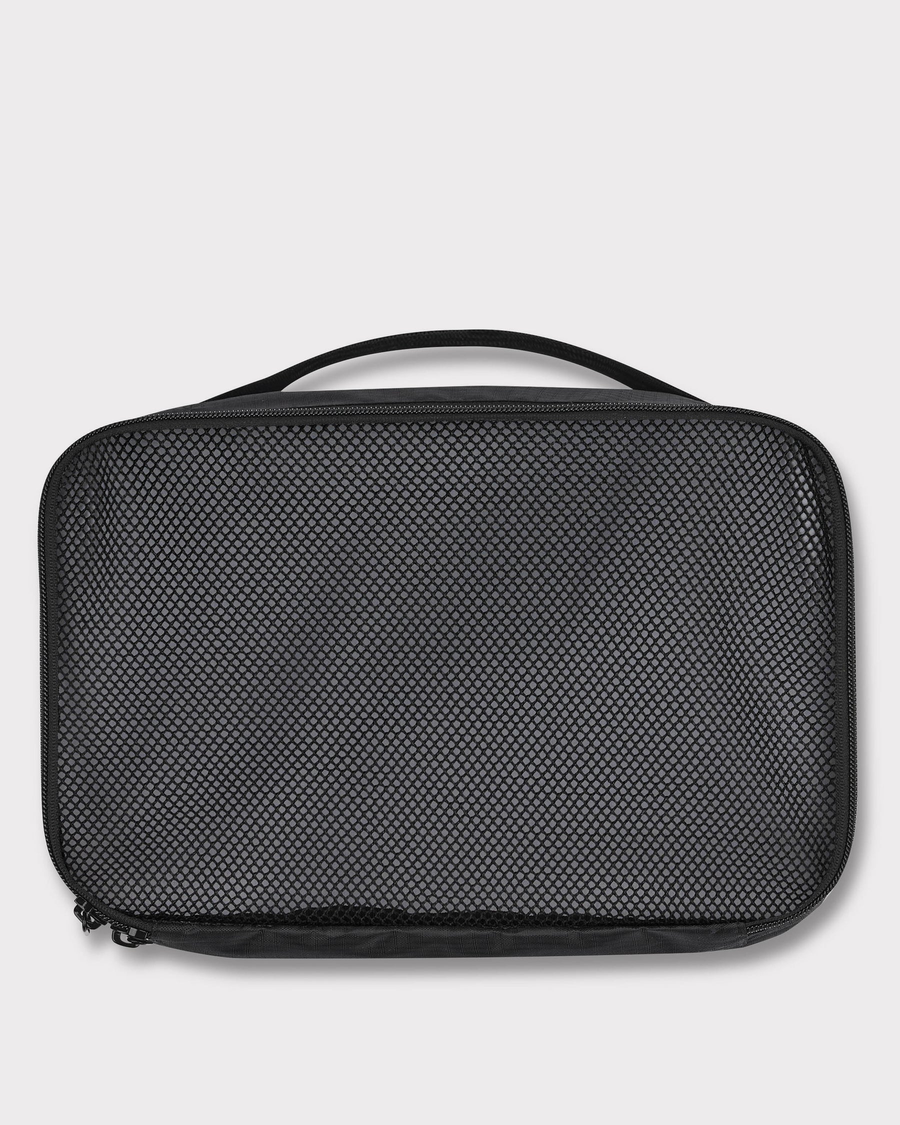 Kleidertasche 'Zack' von Johnny Urban, schwarze rechteckige Packtasche mit Netzoberseite und Griff