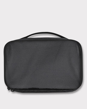 Kleidertasche 'Zack' von Johnny Urban, schwarze rechteckige Packtasche mit Netzoberseite und Griff