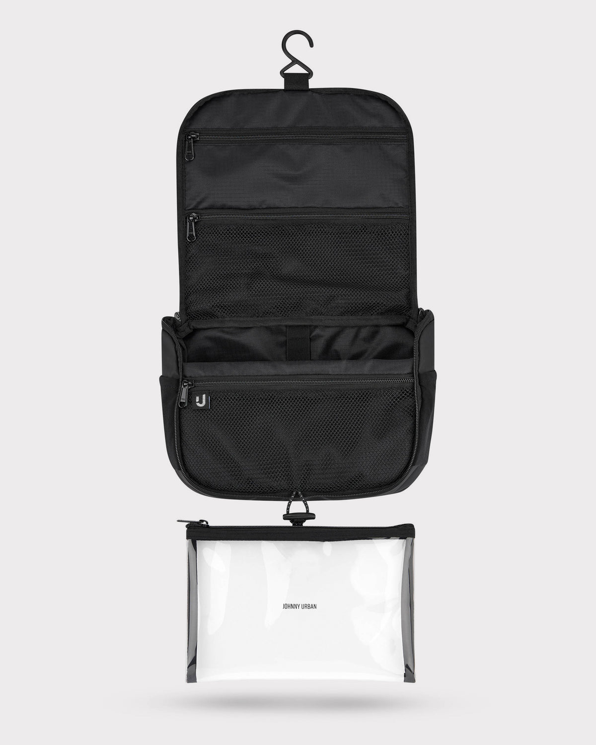 Offene schwarze Kulturtasche "Logan" mit Aufhängung, mehreren Reißverschlusstaschen und durchsichtiger Hülle mit 'Johnny Urban'-Logo