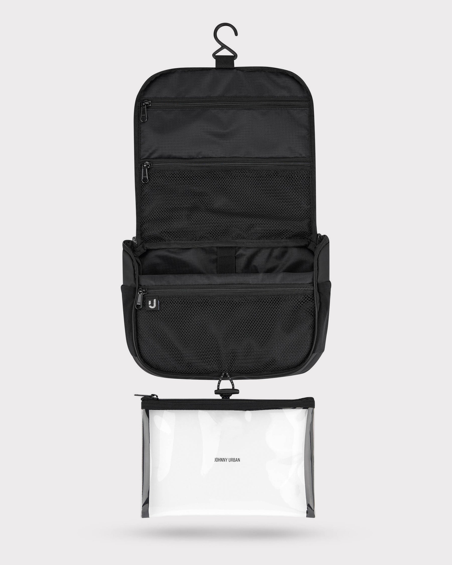 Offene schwarze Kulturtasche "Logan" mit Aufhängung, mehreren Reißverschlusstaschen und durchsichtiger Hülle mit 'Johnny Urban'-Logo