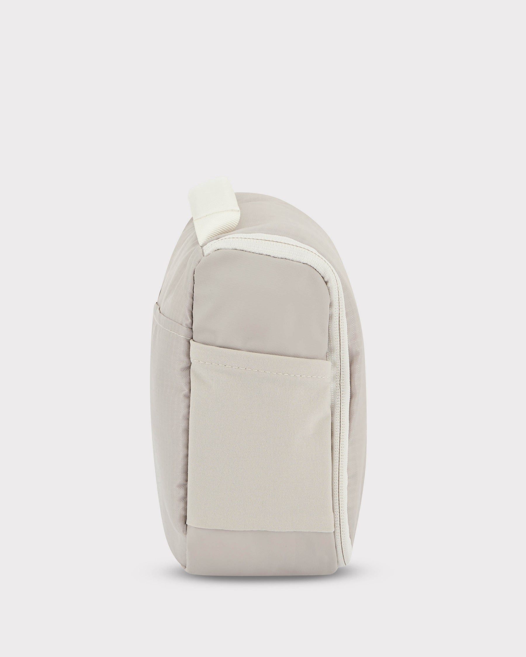 Beige Kulturtasche 'Logan' von Johnny Urban mit seitlicher Tasche und Reißverschluss