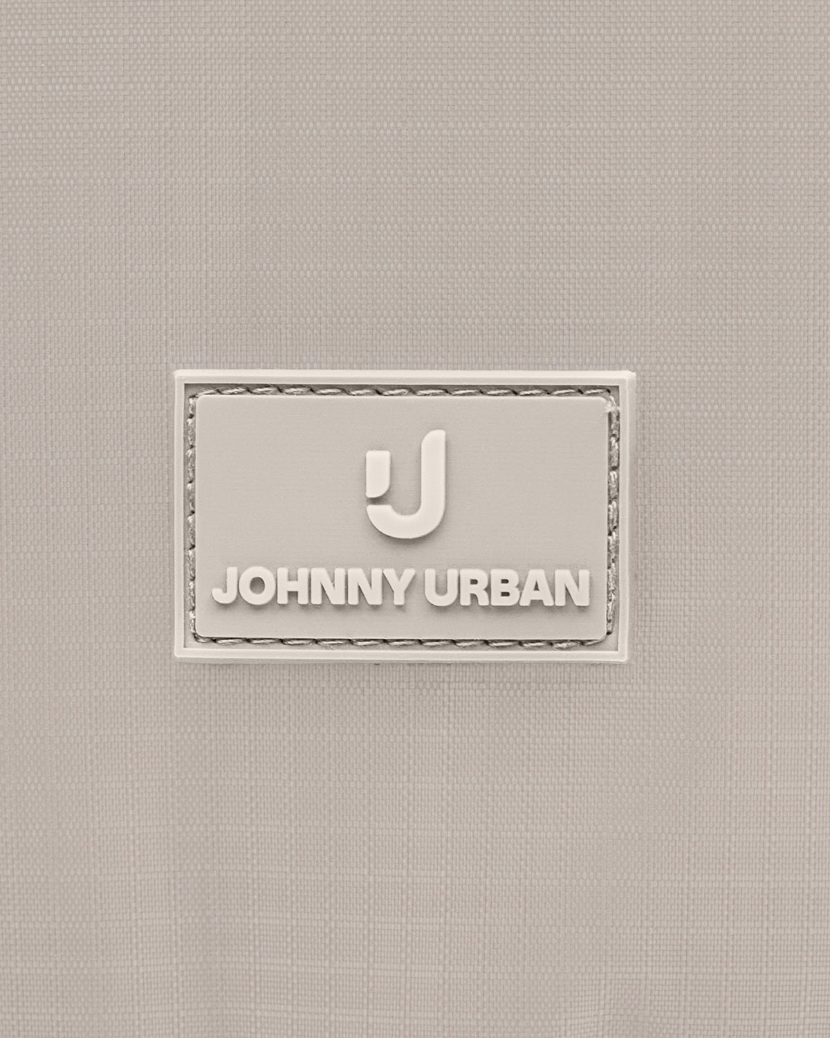 Beige Johnny Urban Logo auf kulturtasche "Logan" gefertigt aus nachhaltigem Material