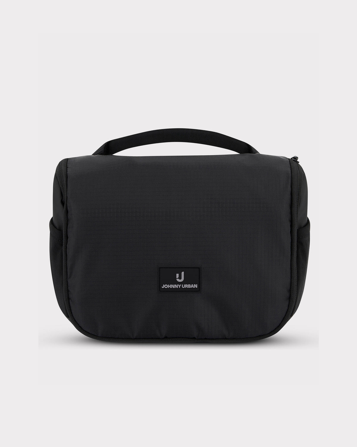 Schwarze Kulturtasche 'Logan' von Johnny Urban mit Griff oben und Markenlogo vorne