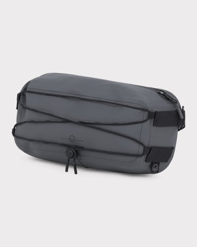 Schwarze Lenkertasche Fahrrad 'Arlo' von Johnny Urban mit elastischen Bändern und Reißverschluss
