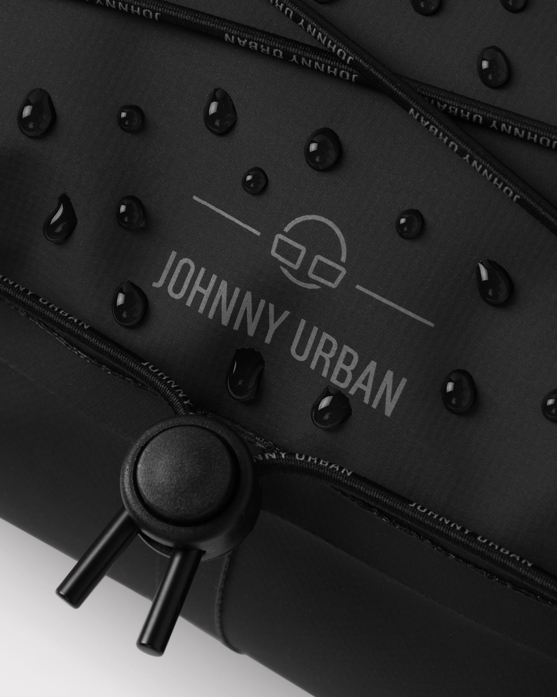 Schwarze wasserabweisende Lenkertasche 'Arlo' von Johnny Urban mit Wassertropfen und Zipper