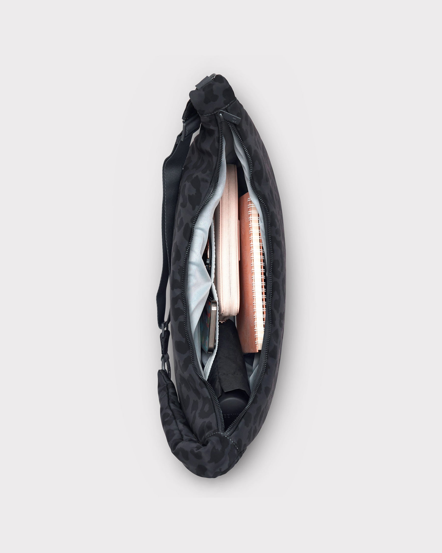 Half Moon Bag "Lou Large" grau leo