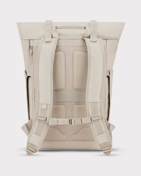 Beiger Rolltop Rucksack 'Ashton' mit gepolstertem Rückenpolster und verstellbaren Schultergurten