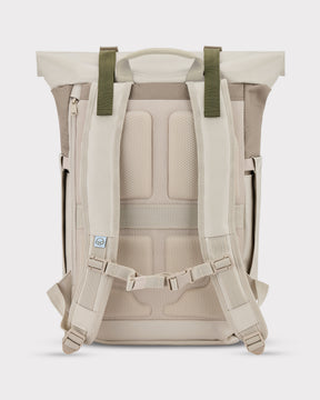 Beiger Rolltop Rucksack 'Ashton' von Johnny Urban mit gepolstertem Rücken und verstellbaren Schultergurten