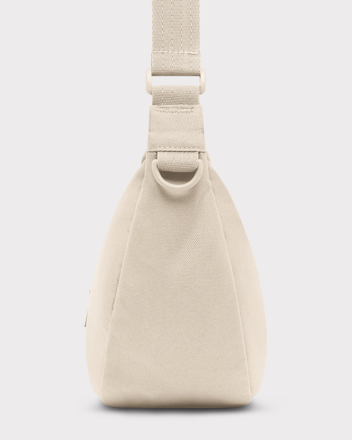 Half Moon Bag 'Ally Medium' von Johnny Urban in beigem Textil mit D-Ring und breitem verstellbarem Träger
