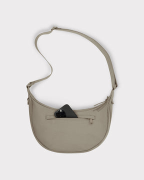 Halbmondtasche 'Ally Medium' in Beige mit verstellbarem Schultergurt und frontaler Reißverschlusstasche mit Handy
