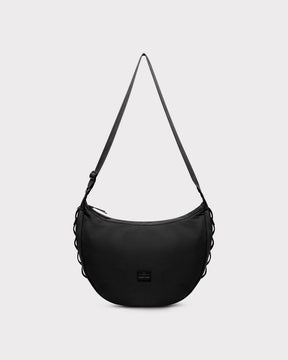 Halbmond-Tasche 'Ally XL' von Johnny Urban in schwarzem Stoff mit verstellbarem Schulterriemen