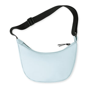 Half Moon Bag 'Rory' in hellblau mit verstellbarem schwarzen Gurt