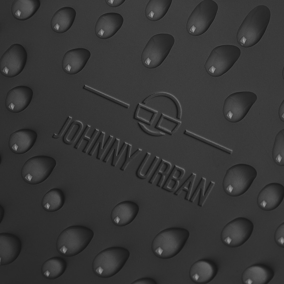 Wasserabweisendes Material mit Johnny Urban Prägung und Wassertropfen auf der Half Moon Bag 'Rory'