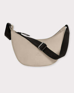 Johnny Urban Half Moon Bag 'Rory' in Beige mit schwarzem verstellbarem Schultergurt
