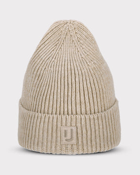 Beige Strickmütze 'Billie' von Johnny Urban mit Umschlag und Logo am Bund