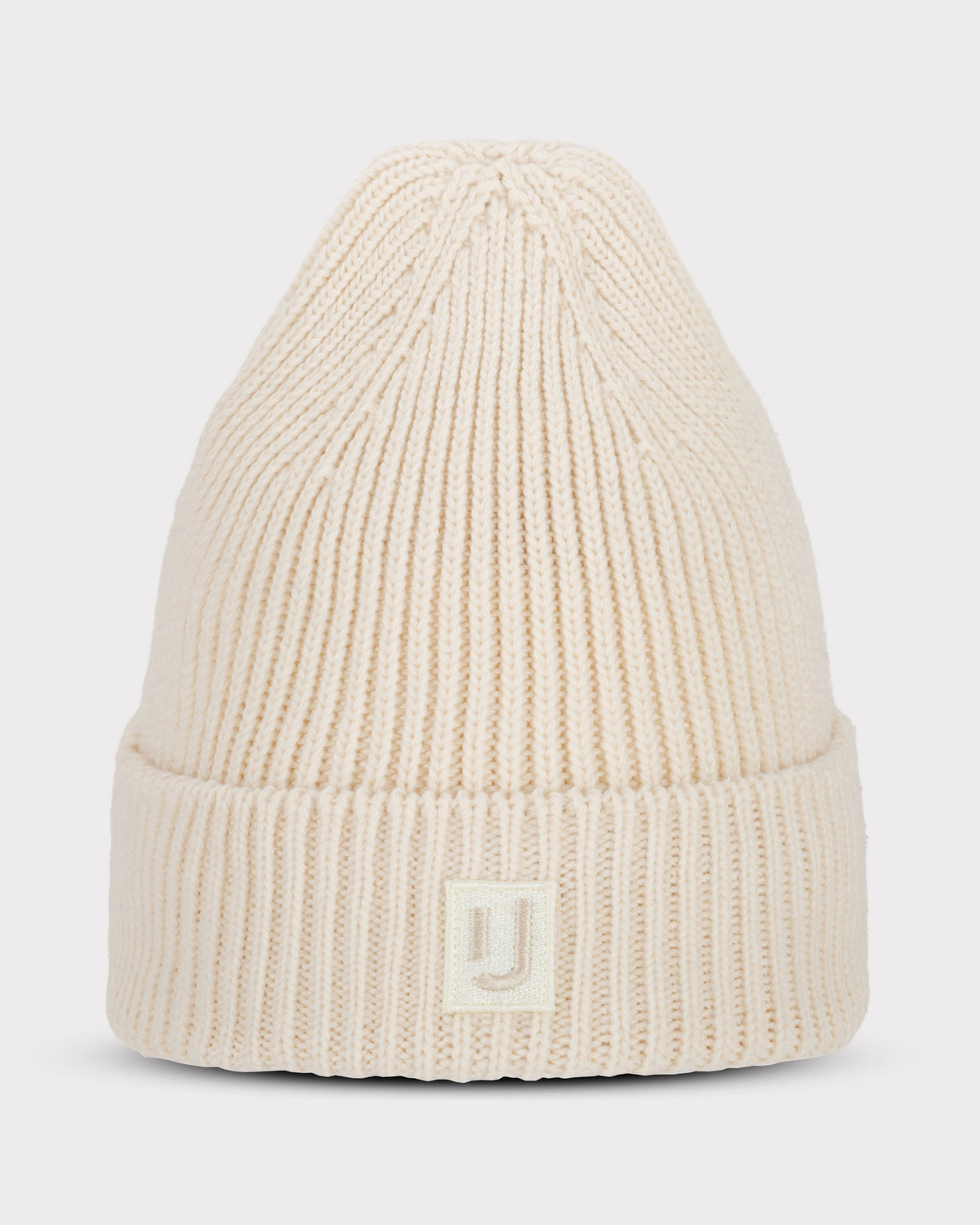 Cremefarbene Strickmütze 'Billie' von Johnny Urban mit gerolltem Saum und Logo vorne