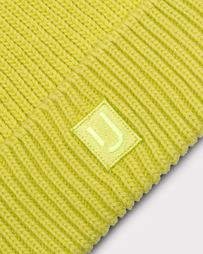 Strickmütze "Billie" von Johnny Urban in leuchtendem Limettengelb mit eingesticktem Markenlogo