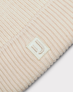 Cremefarbene Strickmütze 'Billie' von Johnny Urban mit eingesticktem Logo-Patch