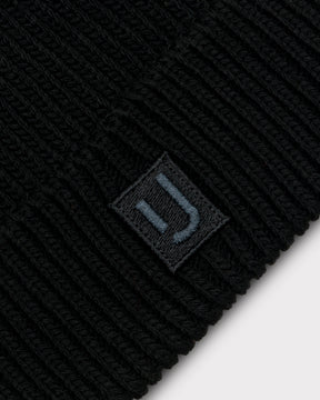 Schwarze, gerippte Strickmütze „Billie“ mit einem kleinen Johnny Urban Logo-Patch