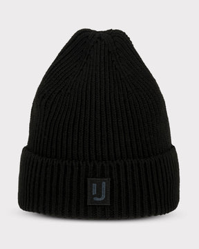 Schwarze gestrickte Mütze 'Billie' von Johnny Urban mit Umschlag und Logo-Patch